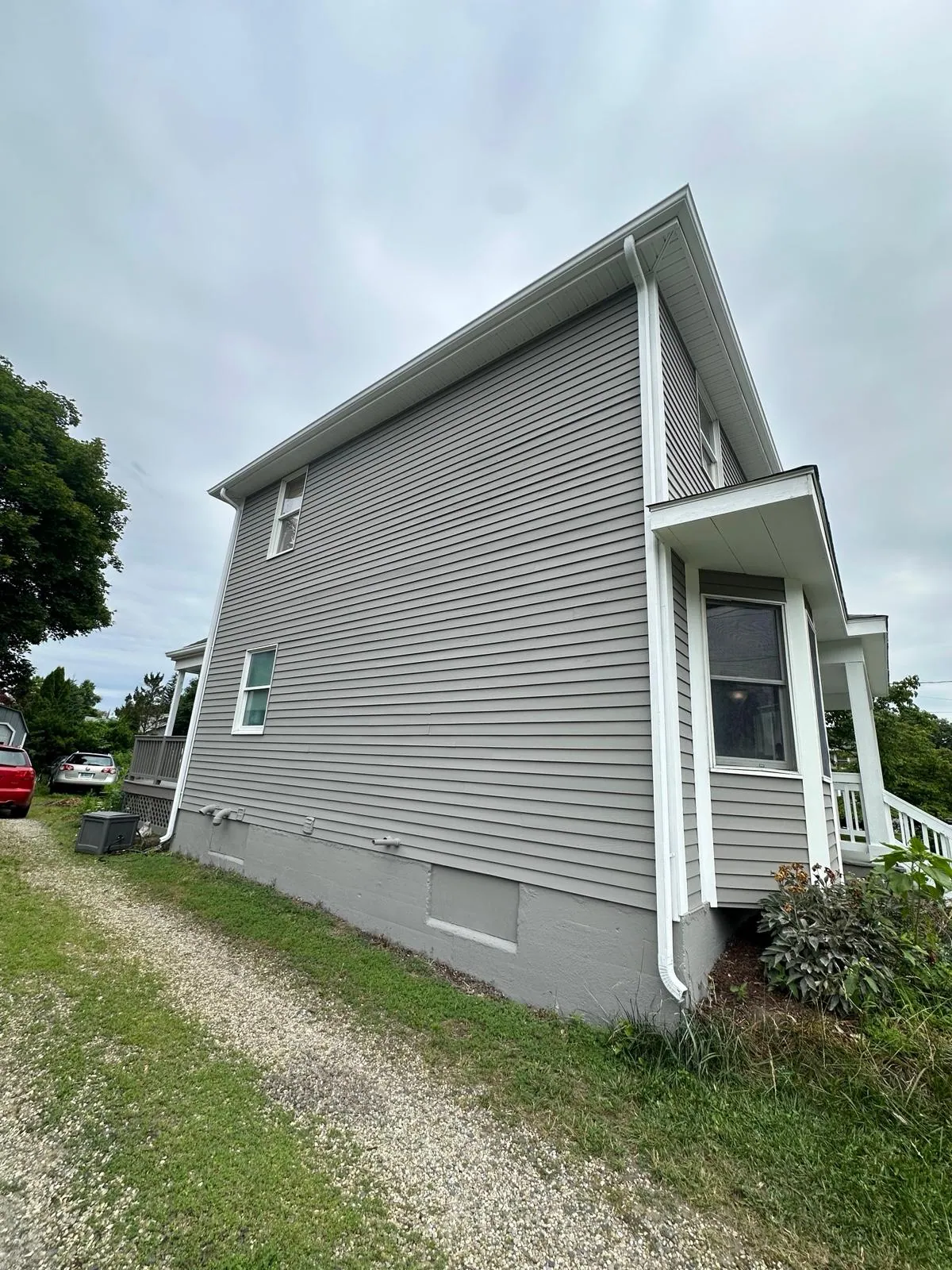 Clean cut lines on siding, trim and foundation