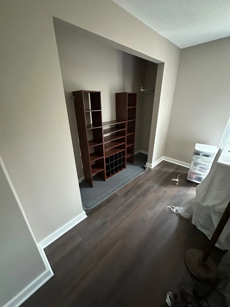 Bedroom and closet nook, smooth full coverage